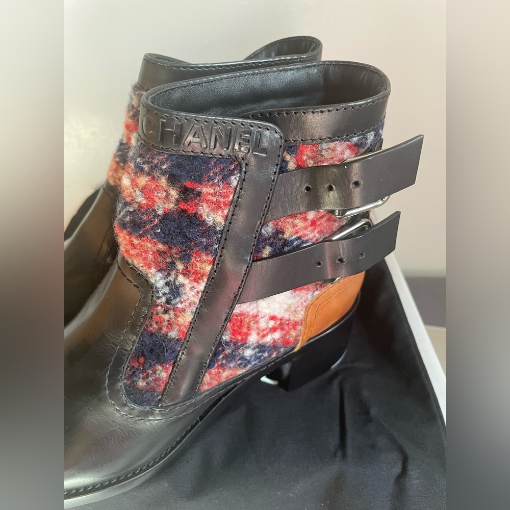 Chanel Black Leather & Plaid Ankle Boots size 38.5 - Picture 3 of 7